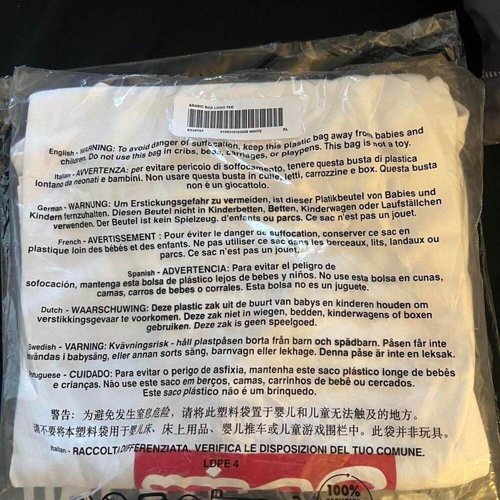 Supreme Men's Black and White T-shirt